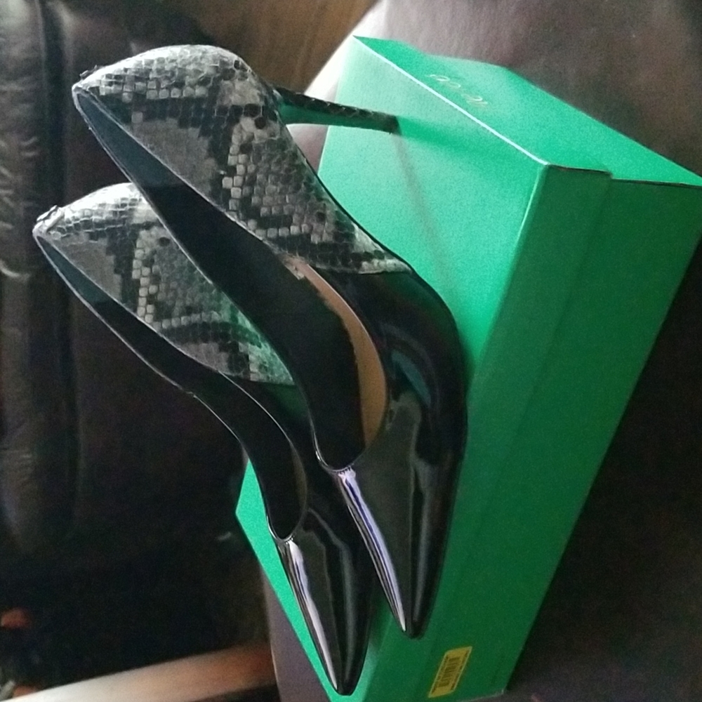 Shoes - Picture 2 of 7